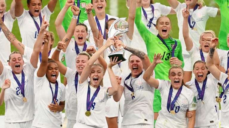 Leah Williamson lifts the European Championship trophy aloft