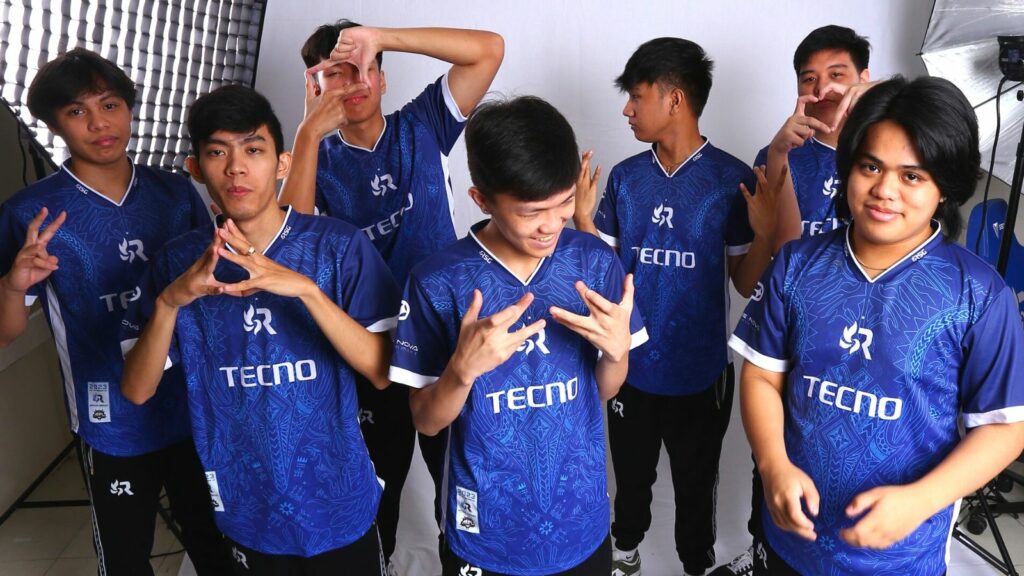 Players of RSG PH for MPL PH Season 12 (from left at front): Aqua, IRRAD, Light, (back) EMANN, Nathzz, Rtzy, Souuul