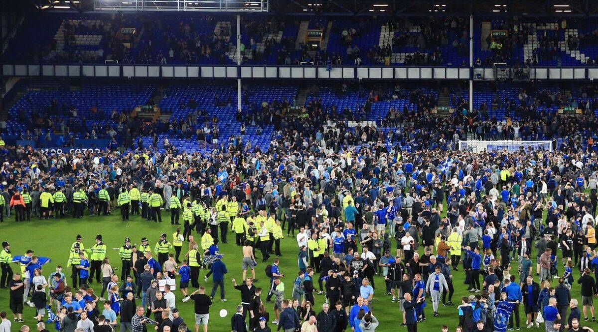 Everton fined for pitch invasions during Palace win