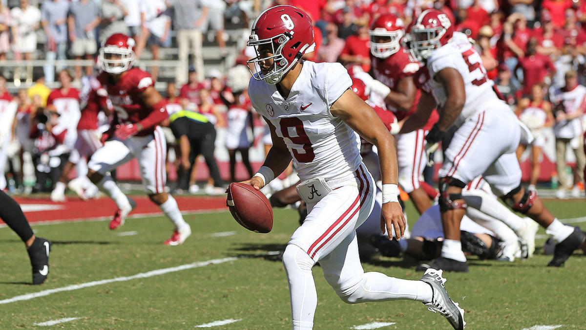 Bryce Young injury: Alabama star quarterback hurts shoulder vs. Arkansas, questionable for second half