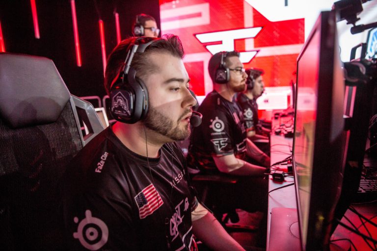 FaZe kick off Halo World Championship pool play with crucial sweep of G2 Esports