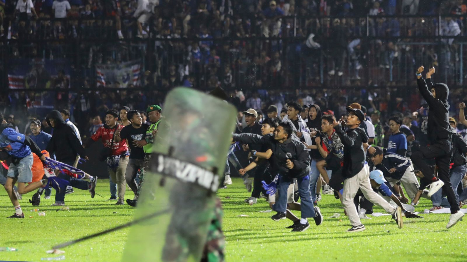 Indonesia: At least 174 people killed after riot at football match | Football News