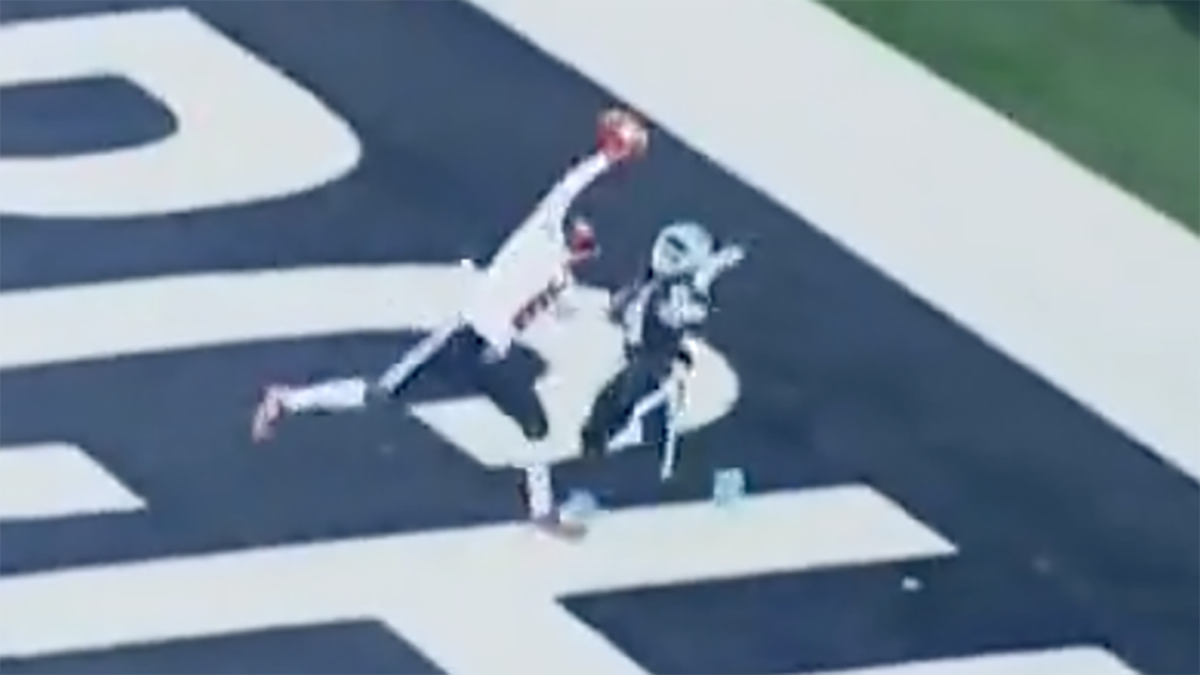 WATCH: Liberty WR hauls in catch-of-the-year candidate with insane one-handed TD grab vs. Old Dominion