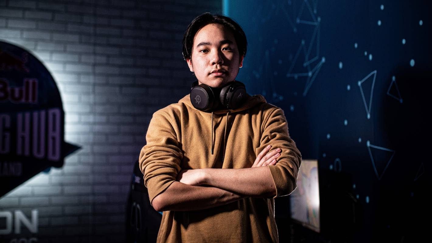 Student esports pro, set to compete globally, runs circles around confused journalist