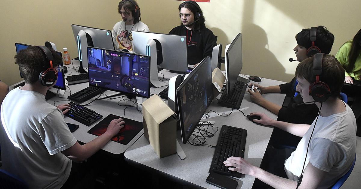 EHS students find different form of competition through esports | Progress