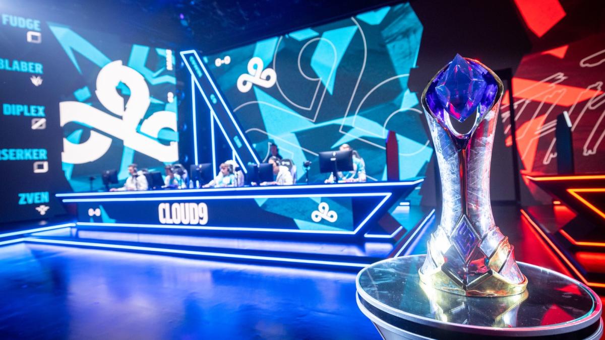 Why are LCS players planning to stage a walkout?