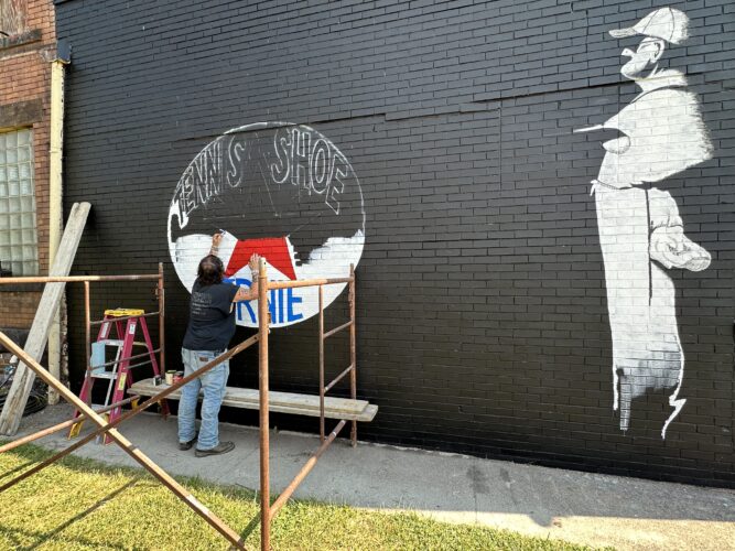 Mural honors Ernie Hollinger | News, Sports, Jobs