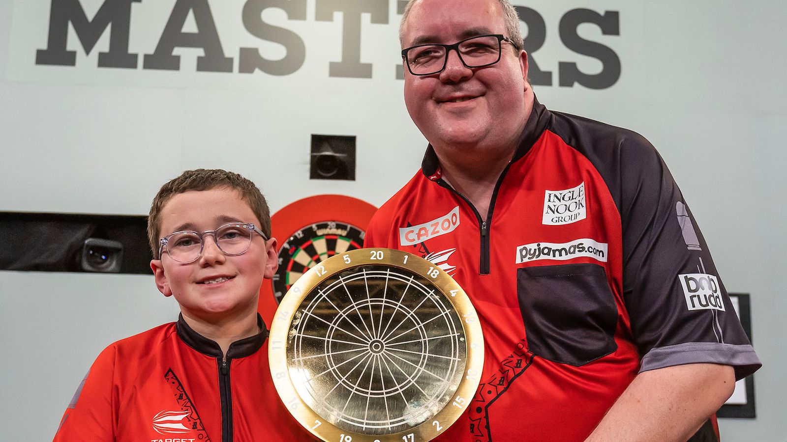 Cazoo Darts Masters: Stephen Bunting beats Michael van Gerwen to win first televised PDC title | Darts News