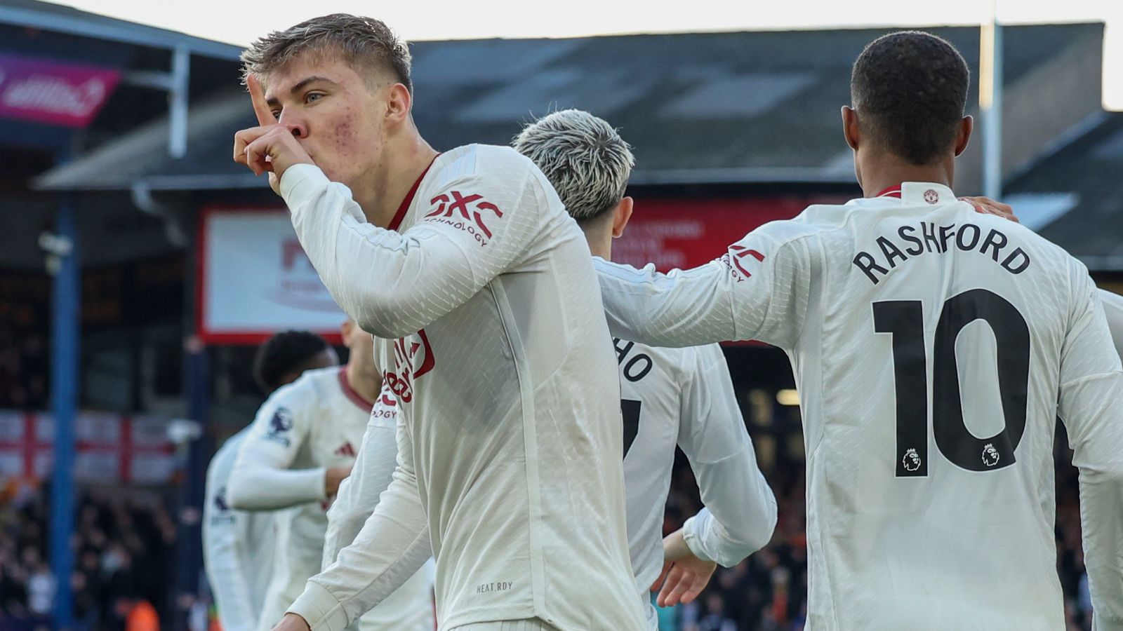 Luton 1-2 Man Utd: Rasmus Hojlund scores twice as Erik ten Hag's side survive scare to secure fourth straight win | Football News