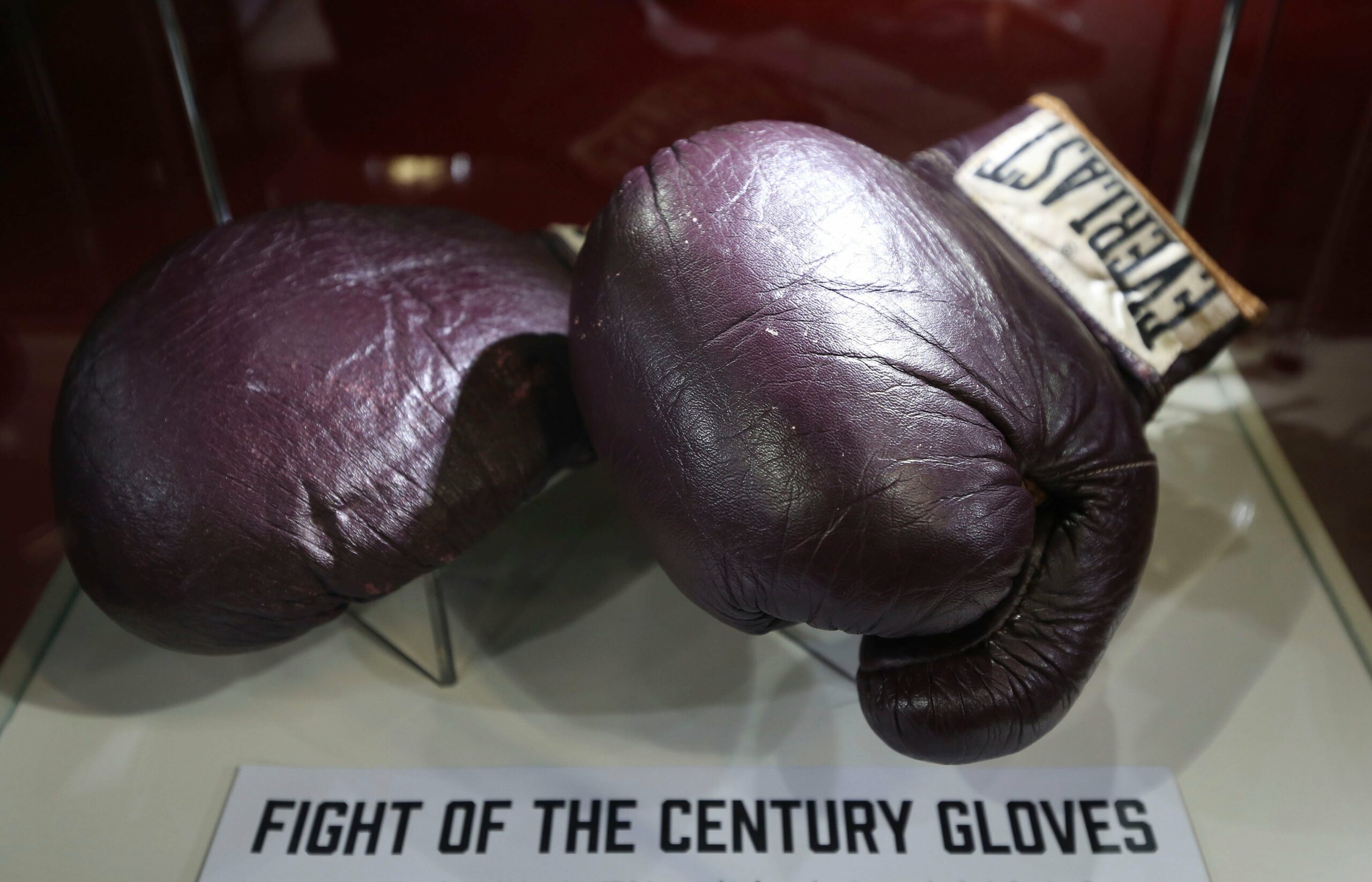 A Glove Story | Boxing News