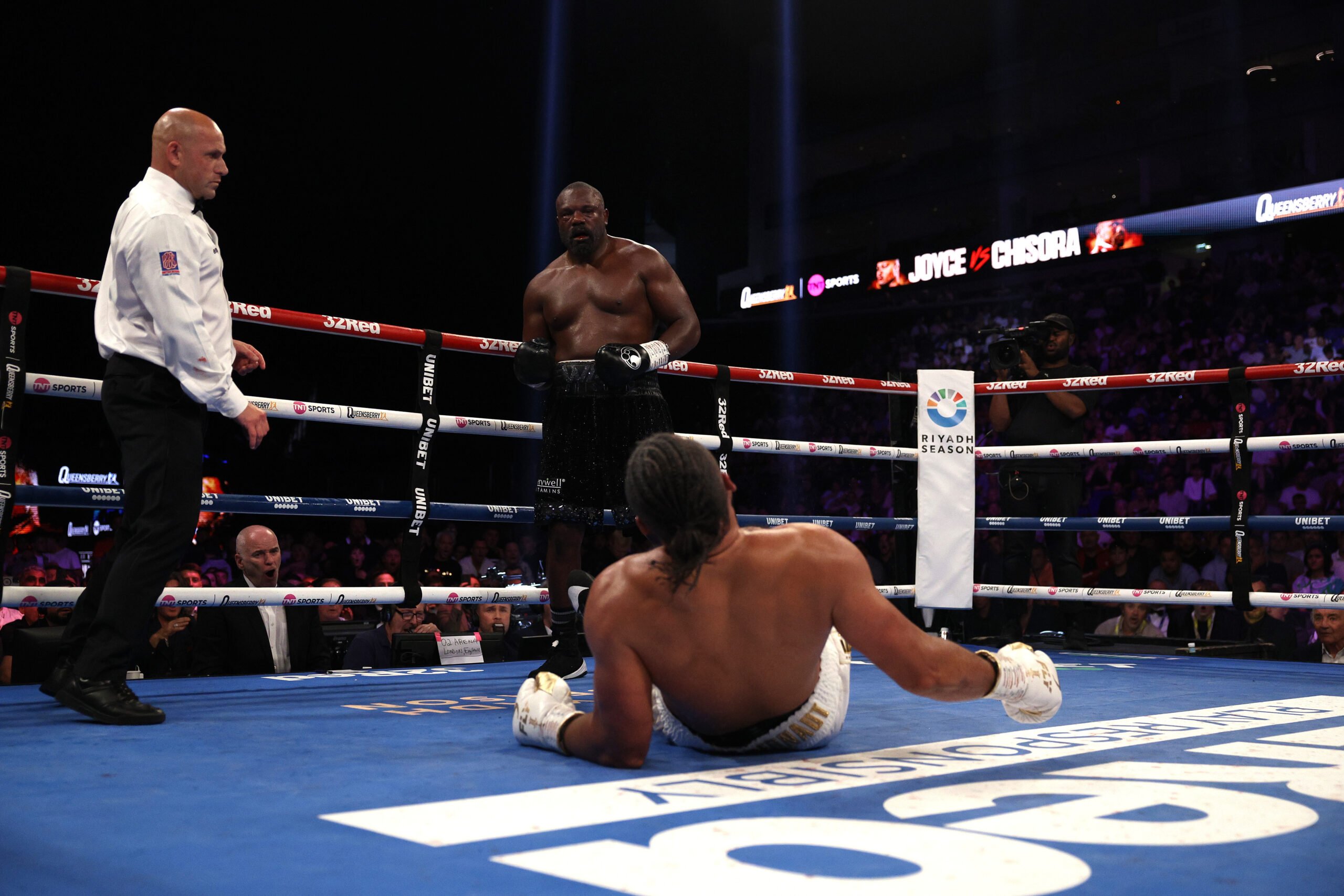 Derek Chisora beats Joe Joyce on points after 10-round slugfest