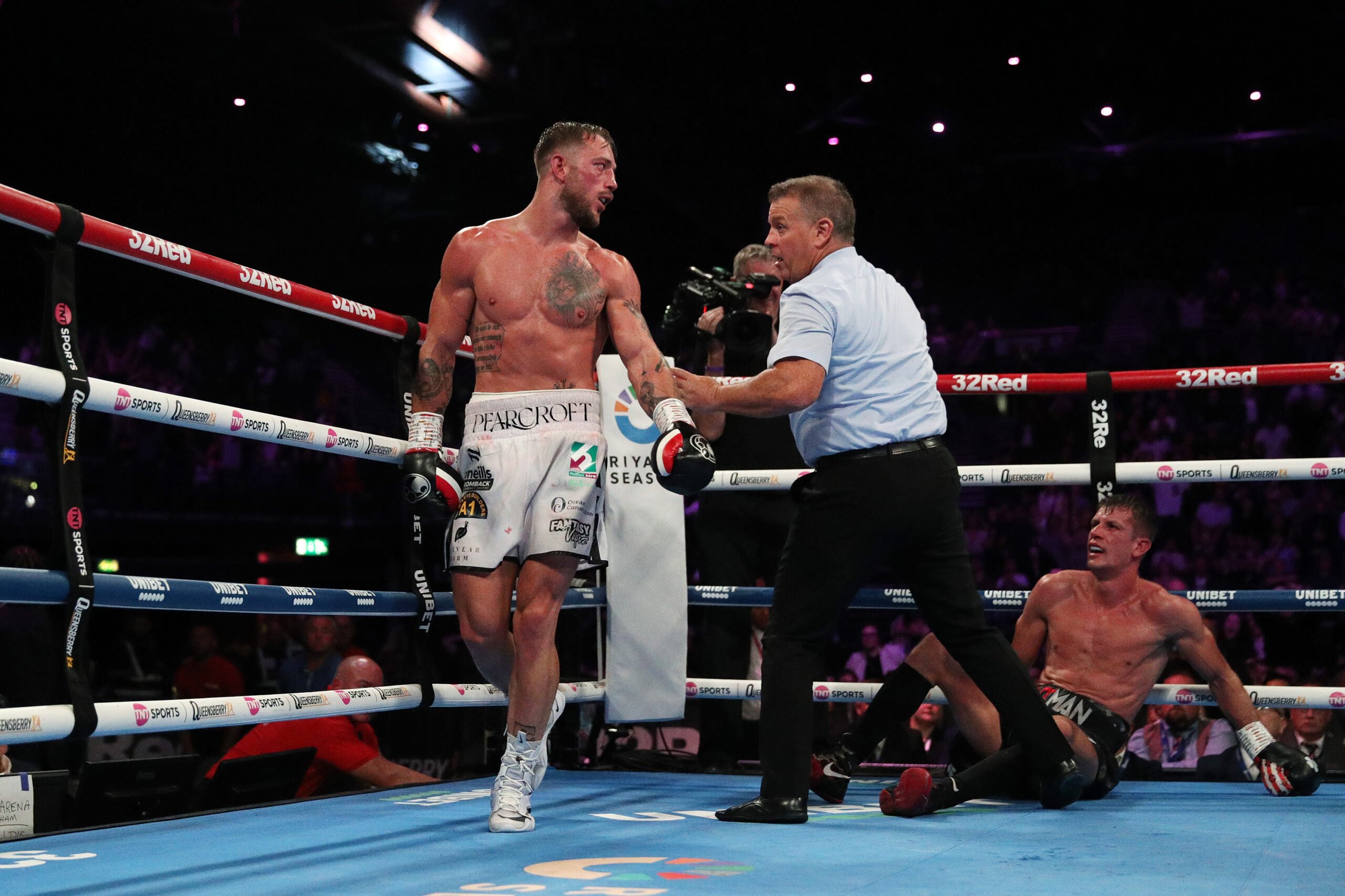 New British champion Brad Pauls stops Nathan Heaney in the 12th round